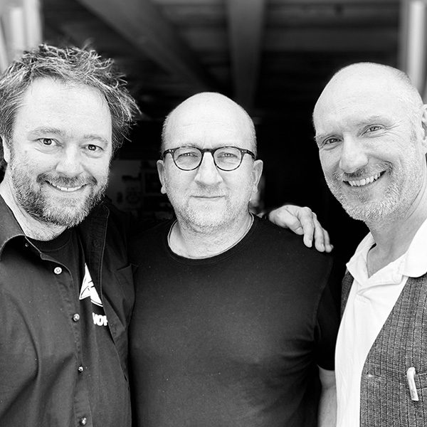 Herbstkonzert mit Teubner, Weller & Turba Die drei Herren laden in ihre „Heim(at)spielstätte“ ein zum gemeinsamen Singen, Lachen und Feiern. Seit 2018 begeistern sie ihr treues Publikum mit launigen Geschichten und überraschenden Liedern – ein echtes Kult-Erlebnis!